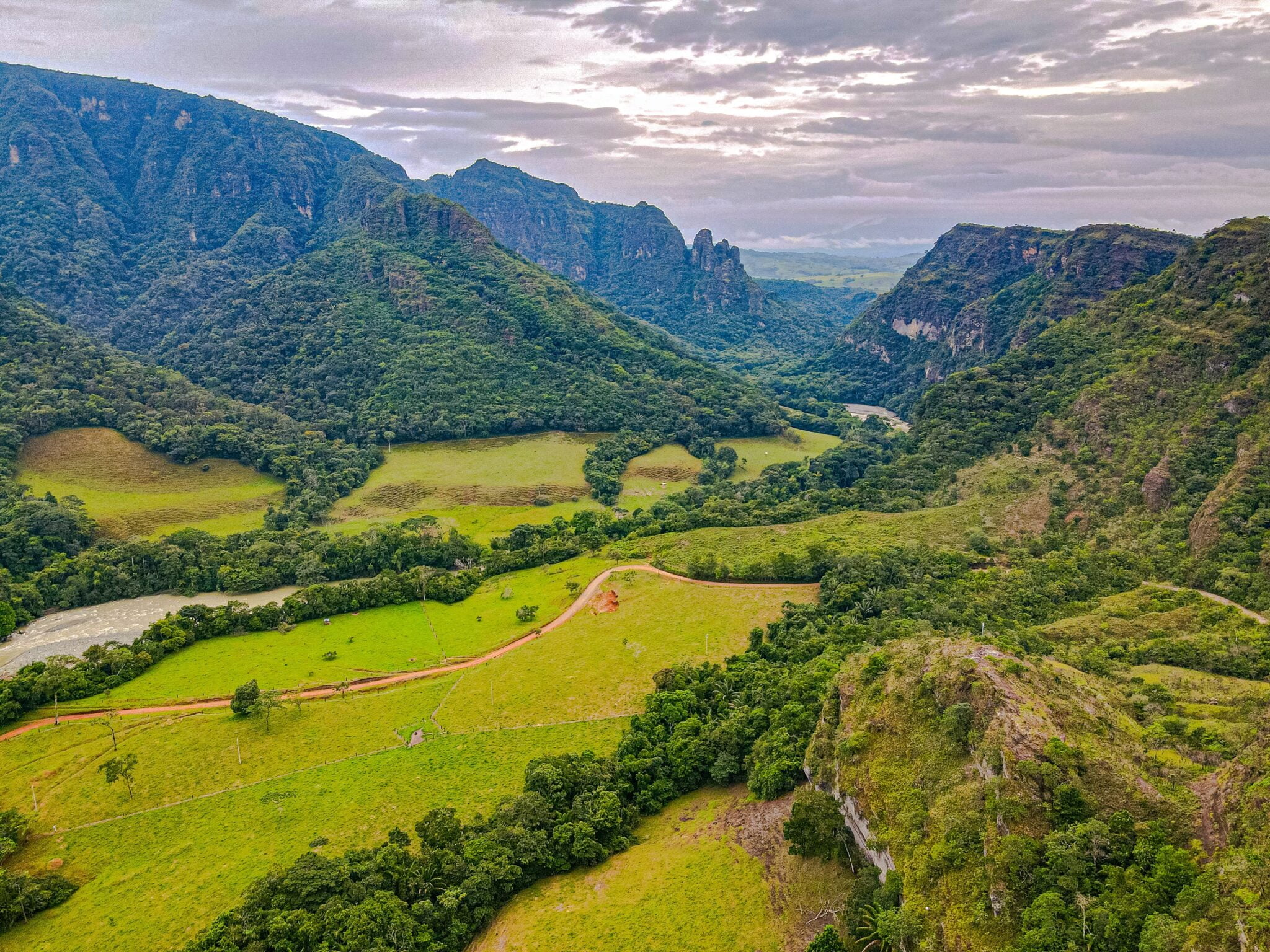 Actividades en Río Güejar cómo llegar donde queda  planes cerca a Bogotá 2024 Turismo en Meta Colombia Rafting en Colombia naturaleza en Meta