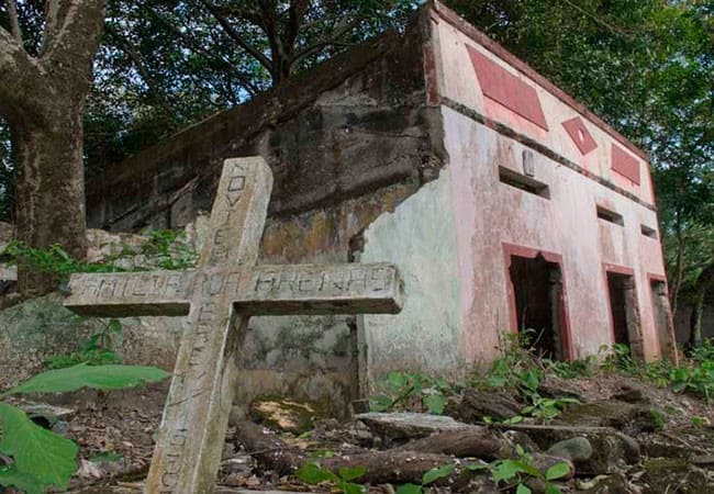 Descubra los pueblos fantasma de Colombia que debería visitar. Estos misteriosos lugares le ofrecen una experiencia entre ruinas, leyendas y fenómenos paranormales.