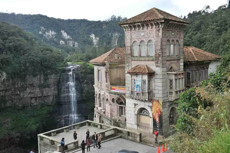 El misterio del Salto del Tequendama, a solo una hora de Bogotá. Explore sus leyendas de fantasmas, su historia ancestral y cómo visitarlo.