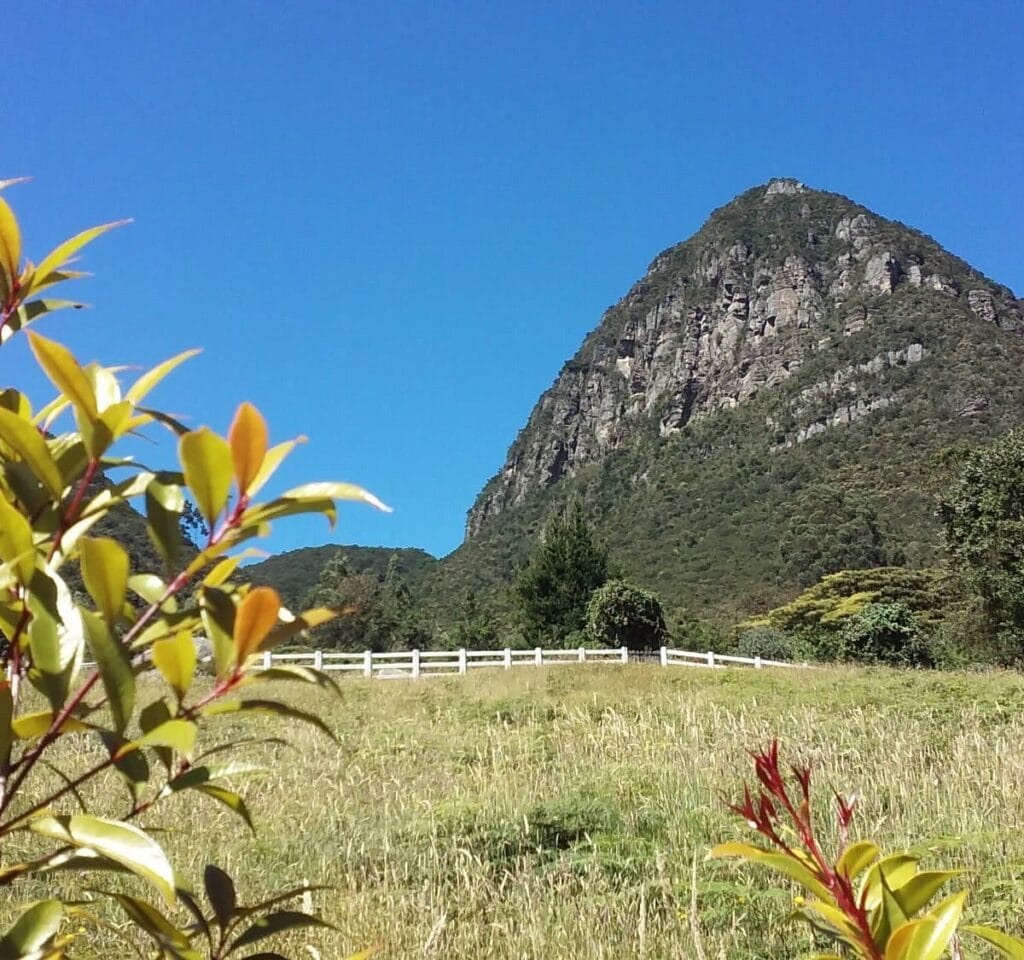 Peña de Juaica, el mejor lugar en Colombia para ver ovnis y su portal ancestral. Un destino lleno de historia y leyendas paranormales.