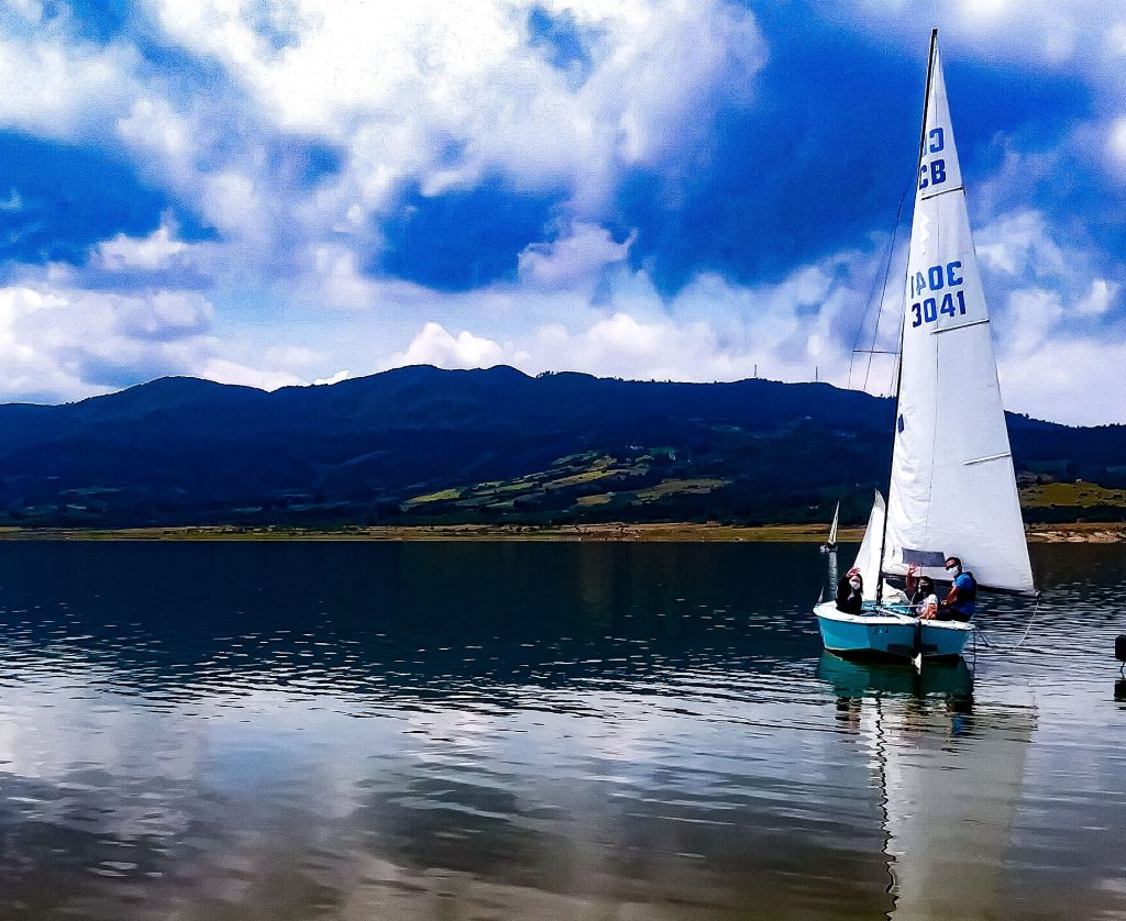 Guía para visitar la Laguna de Guatavita y Casa Loca: cómo llegar, qué hacer y los mejores planes turísticos en este destino imperdible.