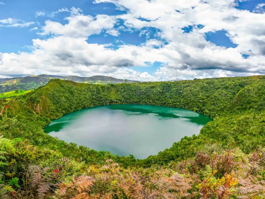 Guía para visitar la Laguna de Guatavita y Casa Loca: cómo llegar, qué hacer y los mejores planes turísticos en este destino imperdible.