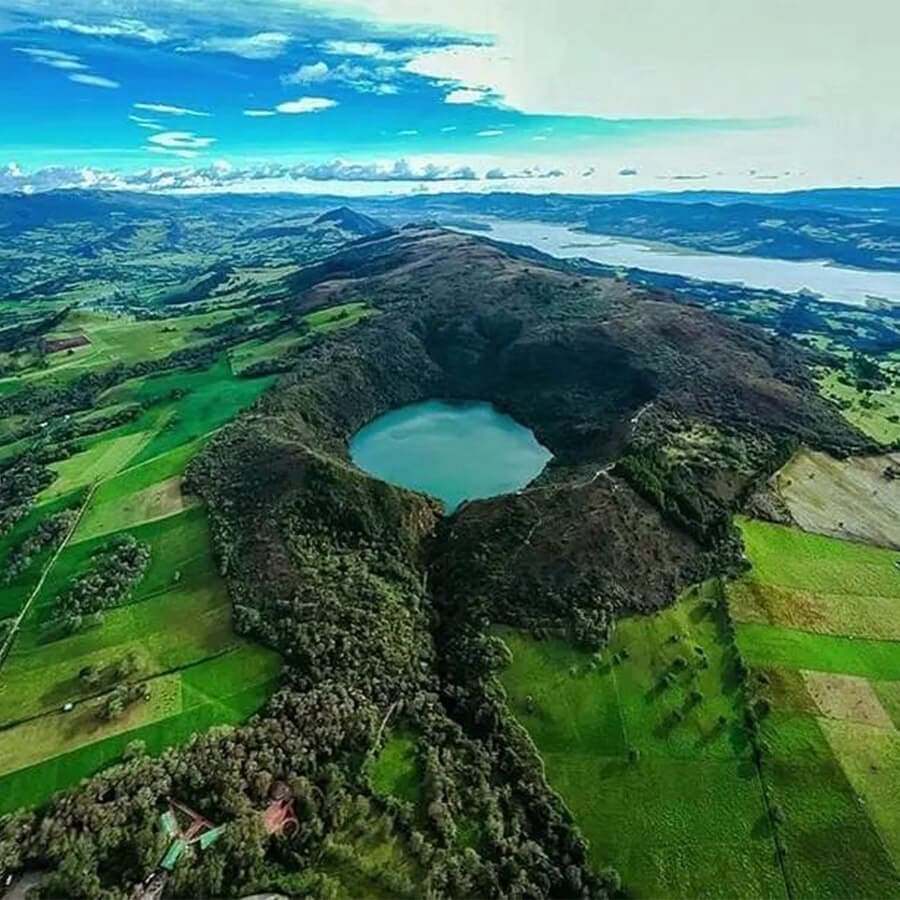 Guía para visitar la Laguna de Guatavita y Casa Loca: cómo llegar, qué hacer y los mejores planes turísticos en este destino imperdible.